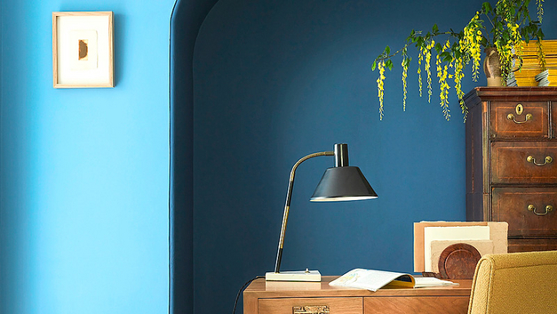 Beispiel von Double Drenching in blau von Little Greene. BILDER ZVG